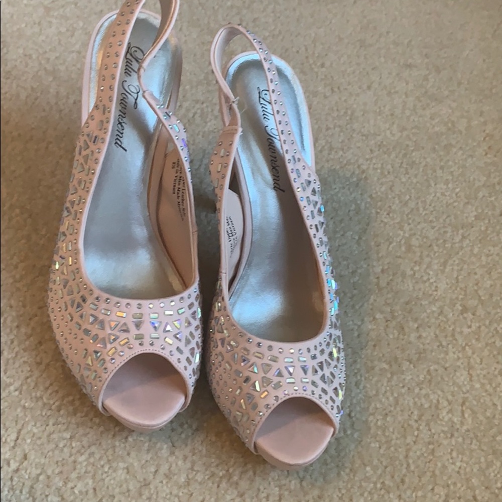 Heels - Picture 2 of 2